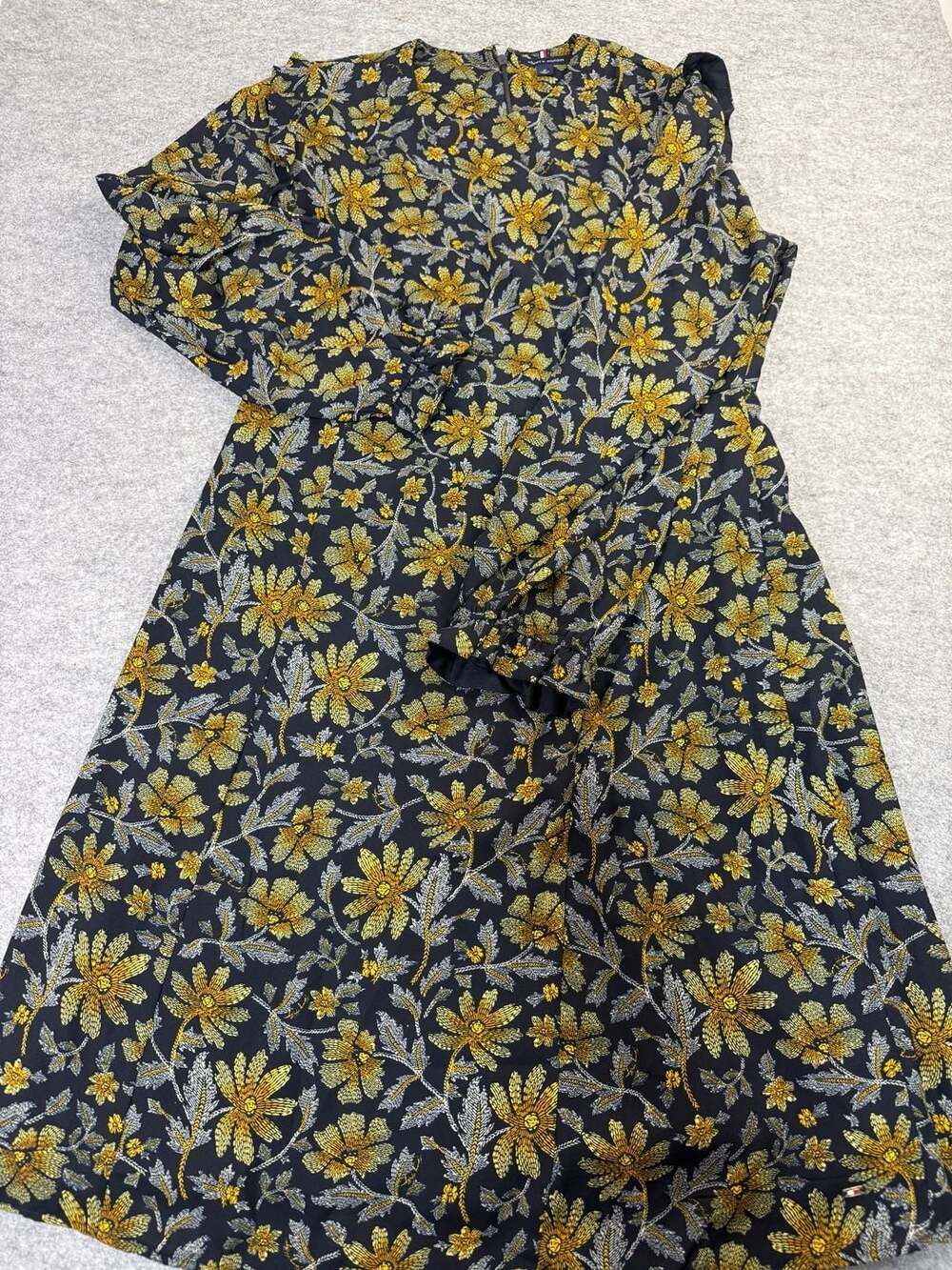 Tommy Hilfiger Floral Dress Size 10 Black Yellow Gold Long Sleeve Crepe